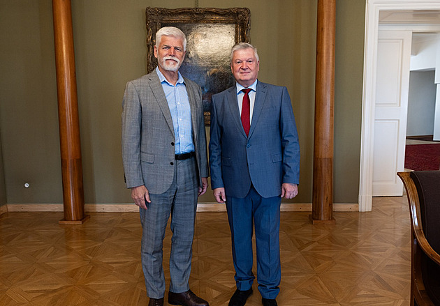 Prezident Pavel prověřoval stav státních hmotných rezerv