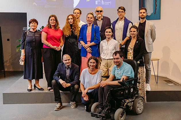 EU s lidskou tváří. „Mikinovka 2.0“ chce Čechům přiblížit Brusel