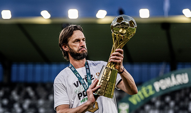 Nabídku Gdyně bych zvažoval, i kdyby Karviná neměla problémy, řekl Jarolím