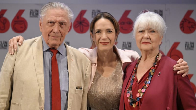 Přežívala na rýži a rozpustné kávě. Tereza Kostková kvůli penězům dřela 17 hodin jako servírka