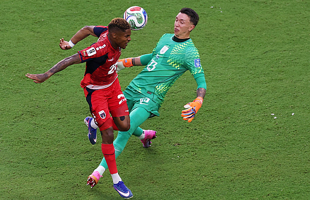 Kam jsi běžel? Mazák Muslera se zachoval jako dorostenec a Uruguay draze platila