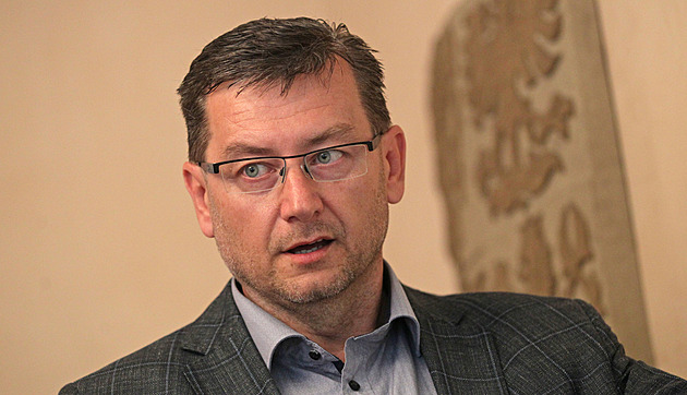 Udivený primátor Karviné přišel na policii. Ta jej zadržela, žalobce žádá vazbu
