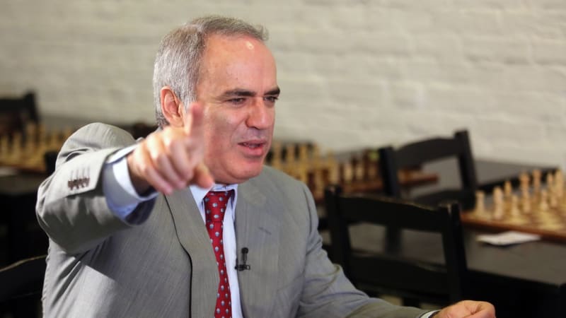 Rusko umírá, Putin ale ještě zaútočí na NATO, varuje Kasparov. Zmínil lákavou kořist pro Kreml