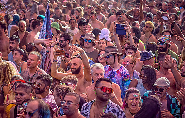 Maďarský festival psychedelické hudby končí dříve kvůli smrti dvou návštěvníků