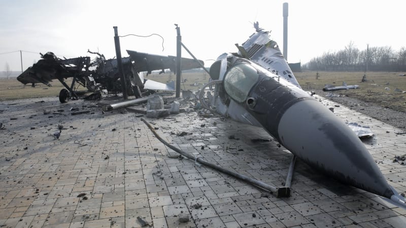 Záběry drtivé spouště: Ukrajinci zničili ruské stíhačky i raketové systémy za miliardy