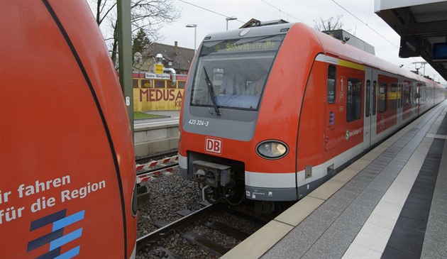Děda masturboval před vnučkou ve vlaku z Mnichova do Prahy, zadrželi ho na hranici
