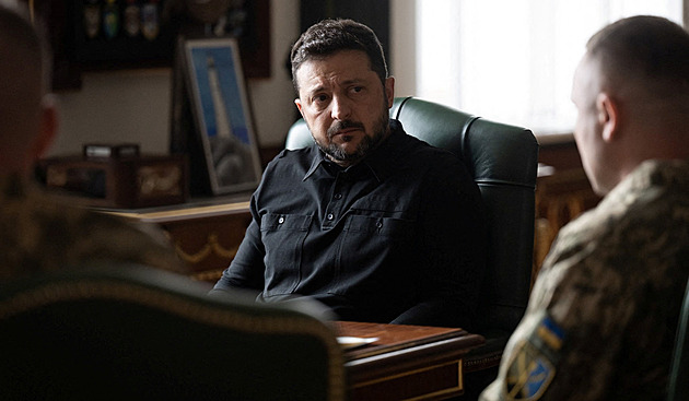 Zelenskyj varoval aerolinky před drony v Rusku. Státní terorismus, ohradil se Putin