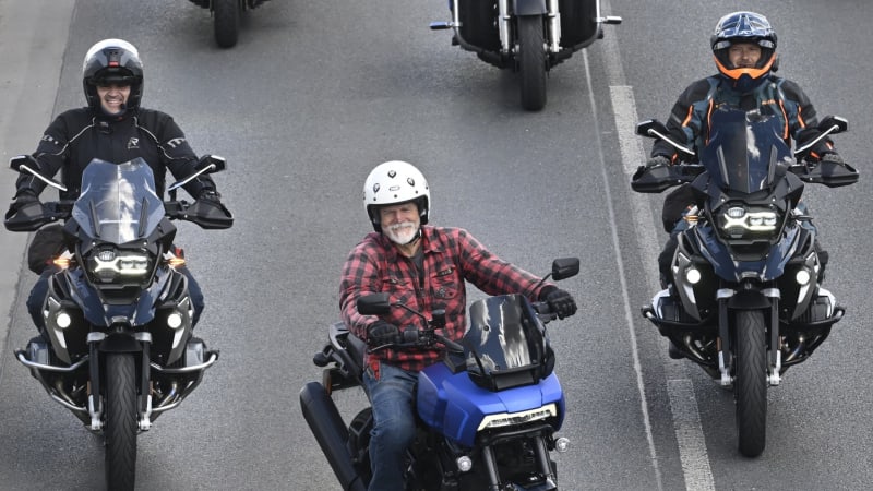 Pavel na spanilé jízdě: V čele kolony motorkářů projel Prahou. Akce se konala naposledy