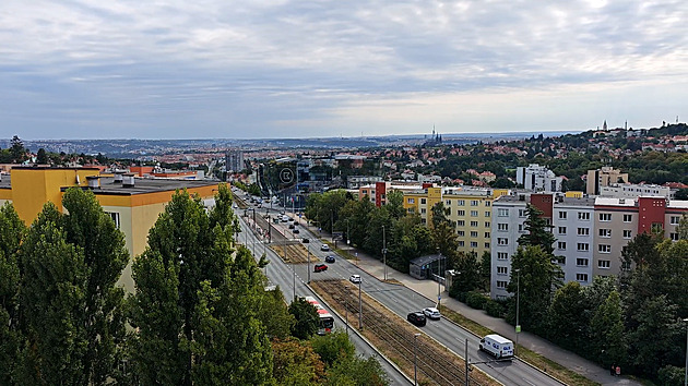 Na Prahu jsme shlíželi od neobvyklých „komínů“. Možná jste je již někdy míjeli