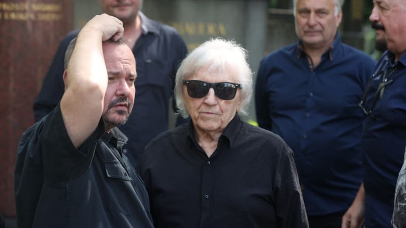 Václav Neckář chystá dvojí pohřeb. Manželku a syna uloží do společného hrobu