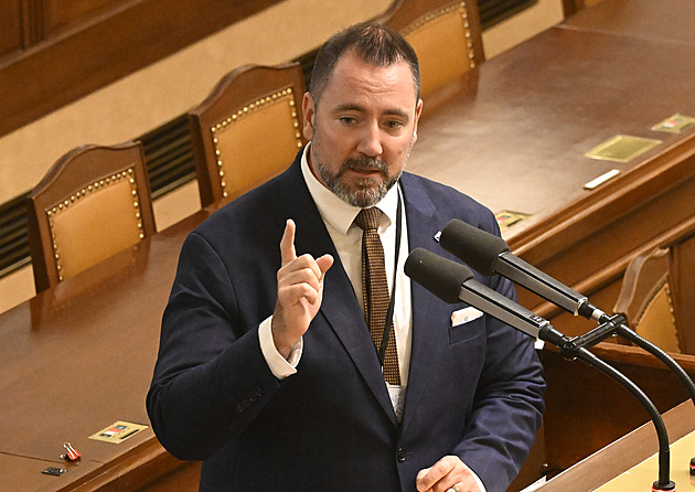Ministr Červený nechce zálohování PET lahví, vyzkouší se ale u plechovek
