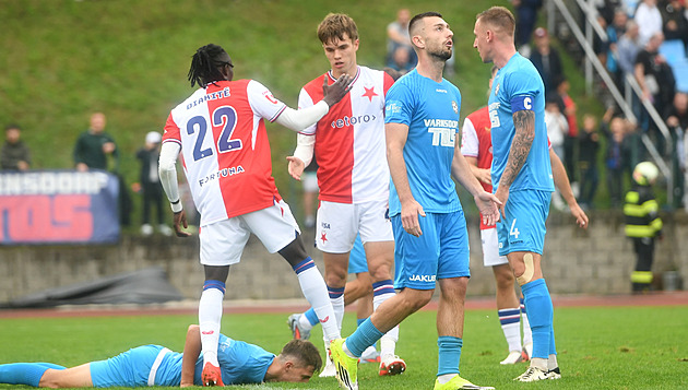 ONLINE: Slavia dává Varnsdorfu pátý gól. Zvyšují také Pardubice, Zbrojovka a Teplice