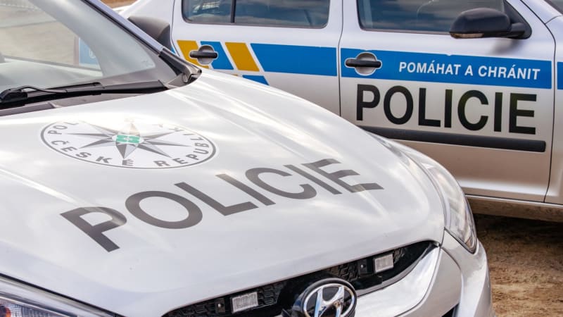 Auto přejelo u Vsetína muže ležícího na silnici. Neměl šanci přežít, na místo jela interventka