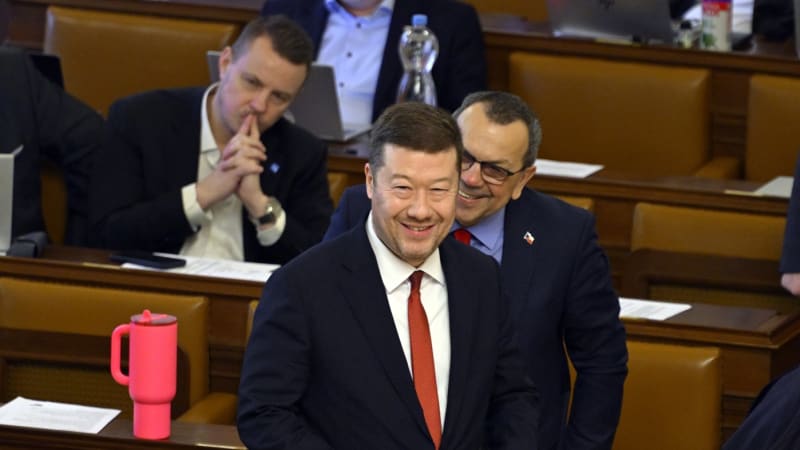 Výhra pro Okamuru: Sněmovna podpořila zmrazení platů politiků. Opozice mluvila o populismu