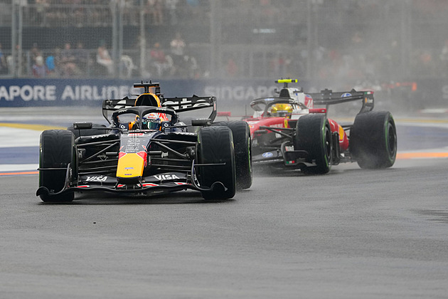 Sprint i kvalifikaci v Singapuru ovládl Verstappen. Mclareny se srazily