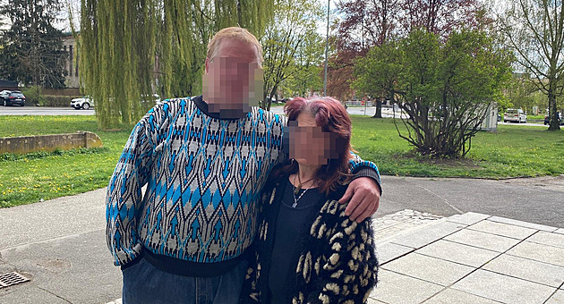 Dívku vystěhovali do domku bez vody a topení, soud nevlastním rodičům zmírnil trest