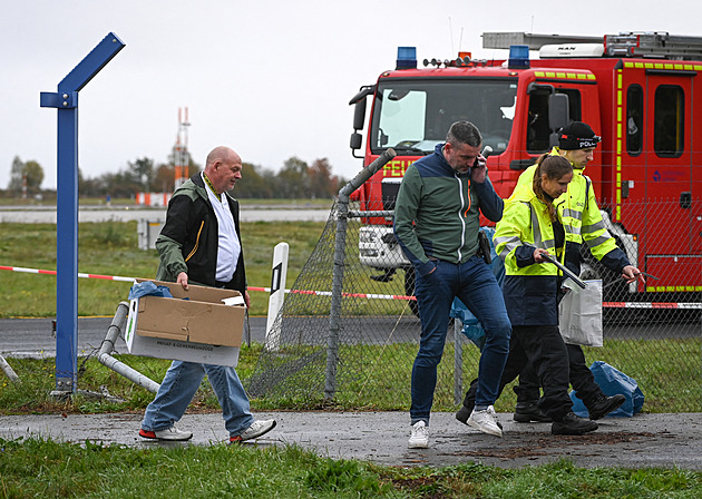 Incident na letišti v Lipsku. Policie šetří proražený plot nedaleko ruských strojů