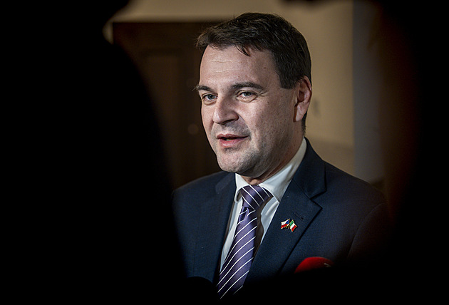 Macinka odmítl kritiku kvůli ruským vízům. Česko už omezení uplatňuje, tvrdí